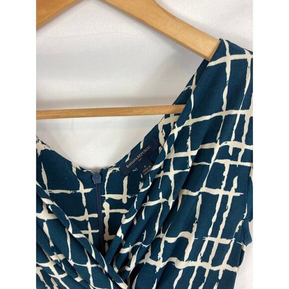 Banana Republic V Neck Twist front geometric pattern dress size 4 - Picture 3 of 5